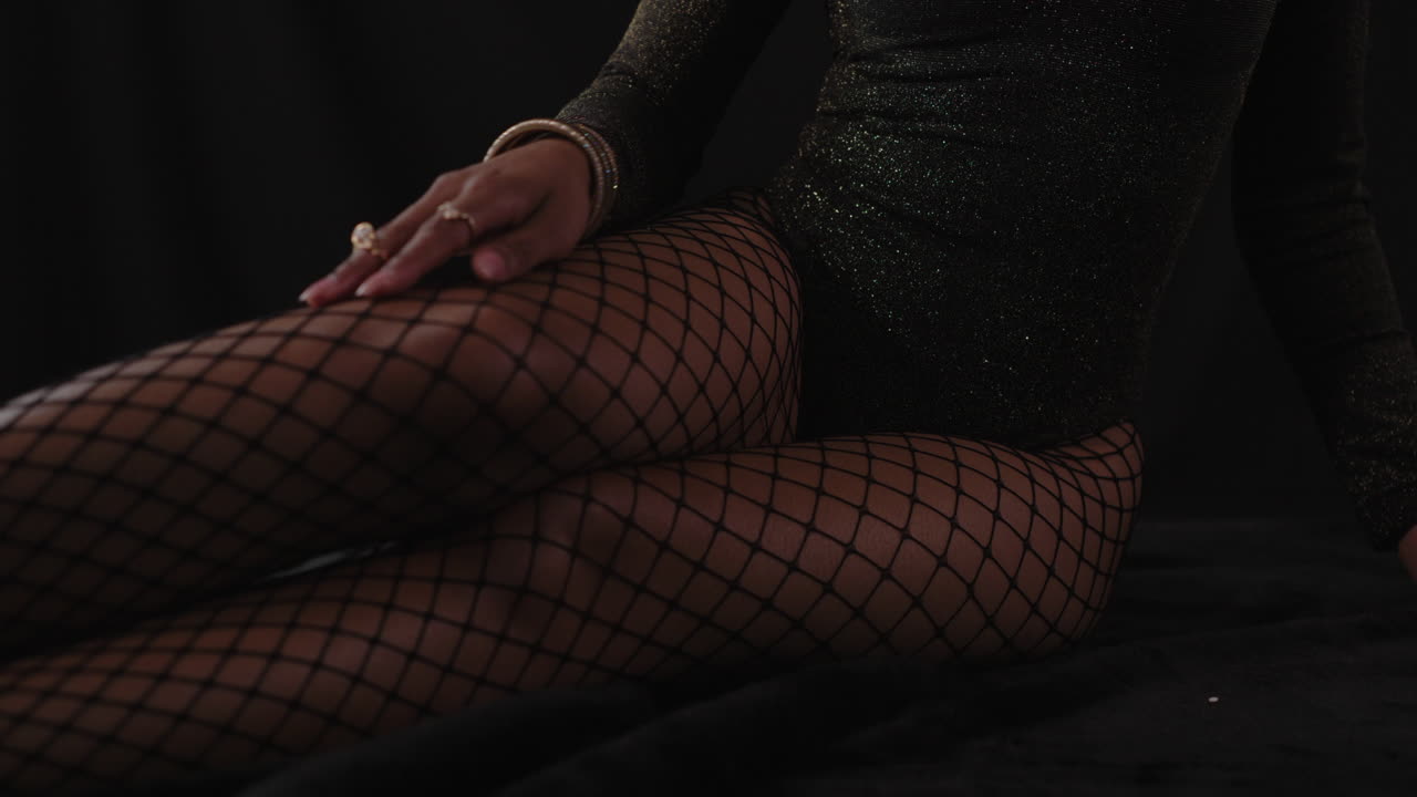 retrato corporal de jóvenes mujeres afroamericanas sensuales con fondo negro