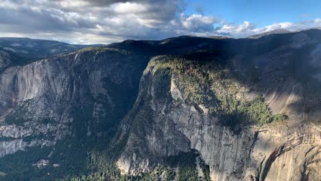 A-beautiful-rainbow-during-a-rainy-day-at-Glacier-Point,-Yosemite