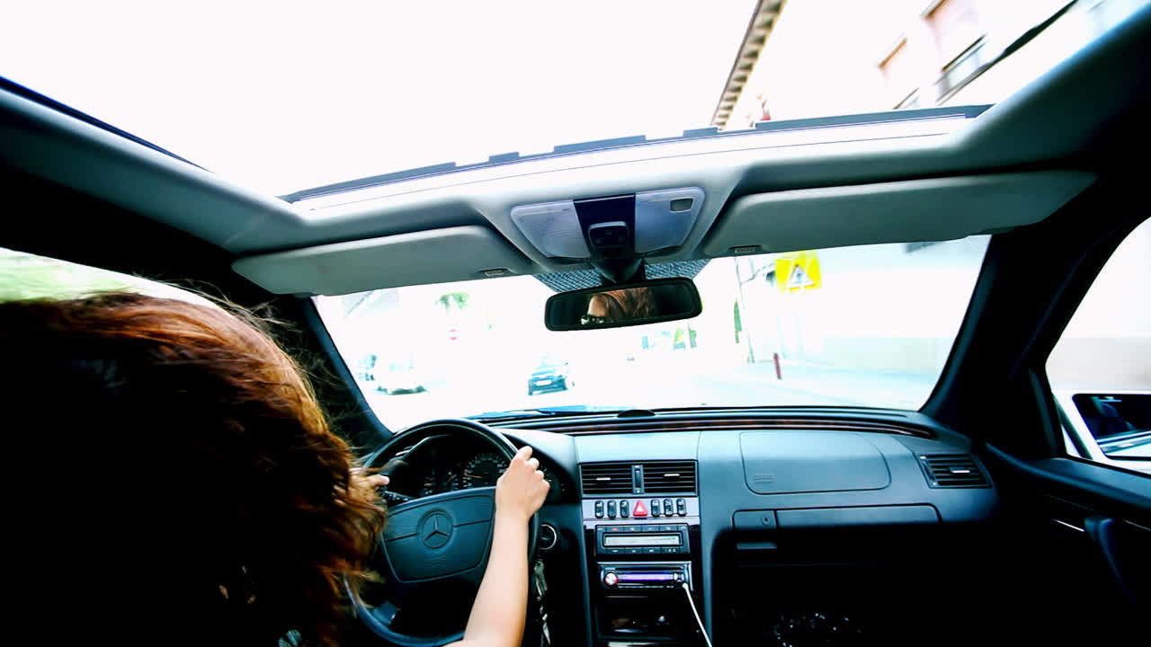 운전하는 여자 05