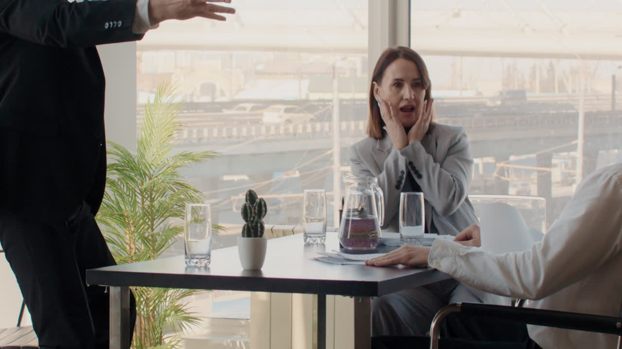 argumento de una reunión de negocios