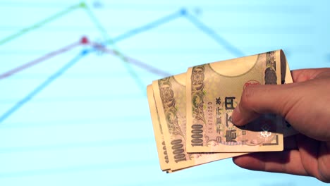 la mano sostiene una moneda japonesa, billete de yen en una billetera de textura de cocodrilo, datos fondo blanco, un espacio de copia, contar un dinero