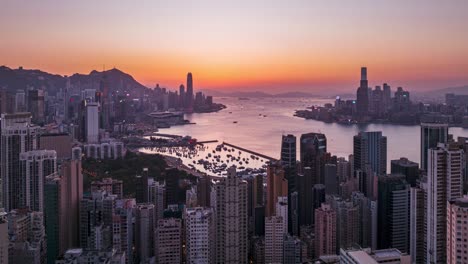 hiperlapso de dji mavic3 en la noche de hong kong