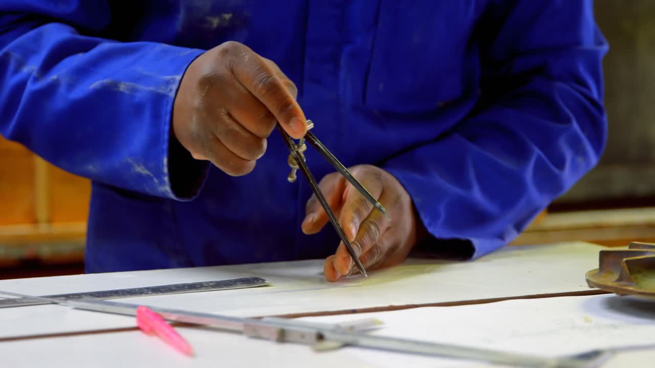 Mid section of worker working at table in workshop 4k