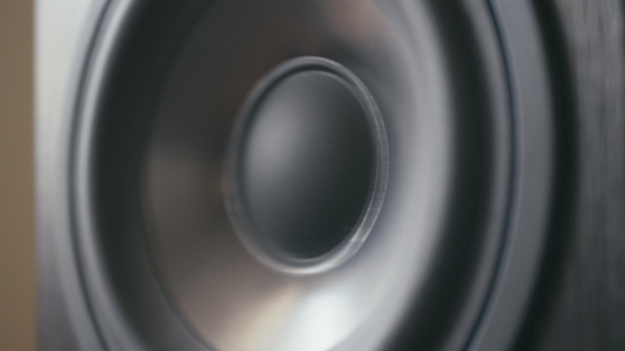 スピーカー コーン イン アウト ポンピング ベース サウンドから