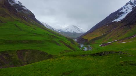 Idílico-Valle-De-Montaña