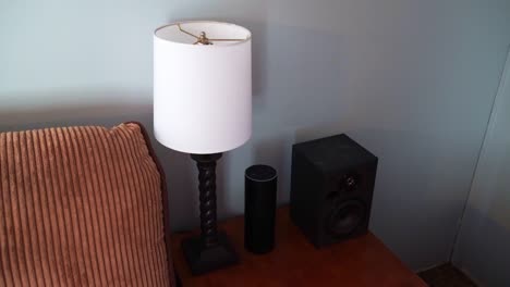 a lamp turns on and off with home automation