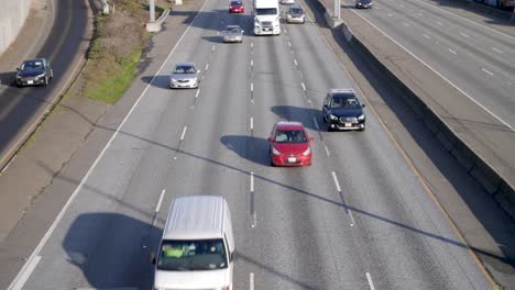 Cars-driving-in-Seattle-traffic