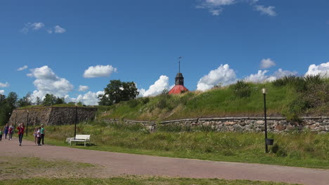 Families-are-coming-to-get-fascinated-by-the-beauty-of-the-Museum-fortress-korela,-Russia