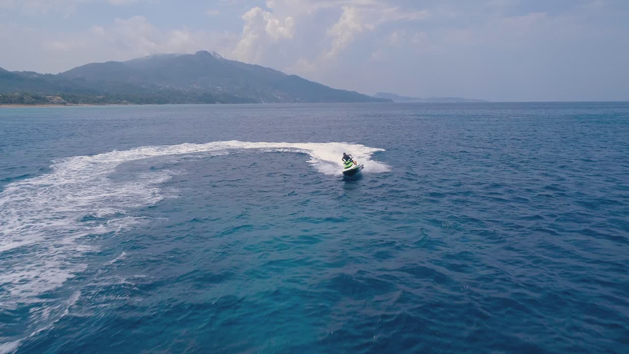 aventuras de jet ski océano diversión en el sol