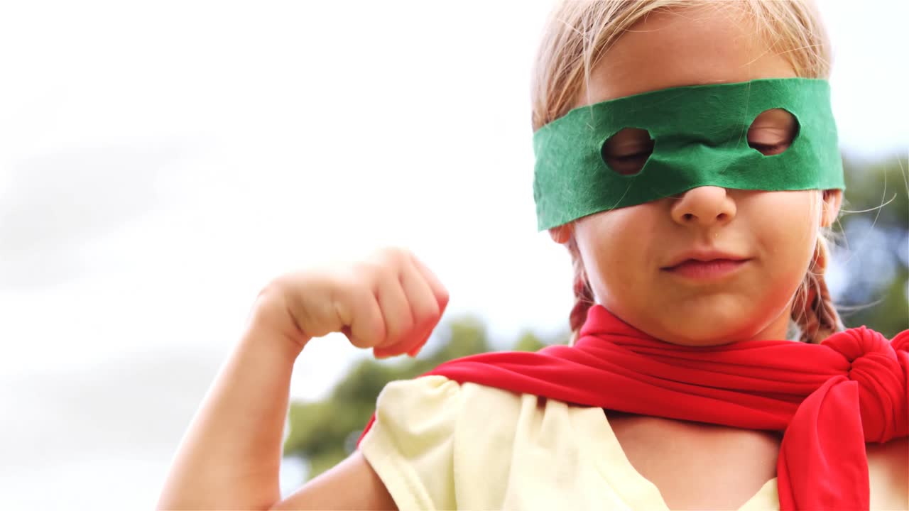 슈퍼 히어로인 척하는 소녀