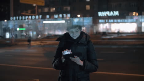 Woman-with-tablet-PC-in-night-street