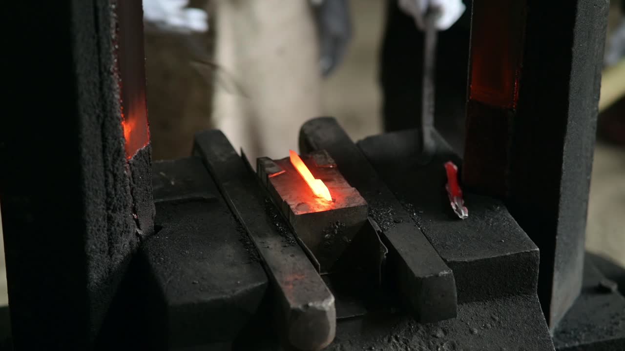 primer plano de los artículos quirúrgicos que hacen