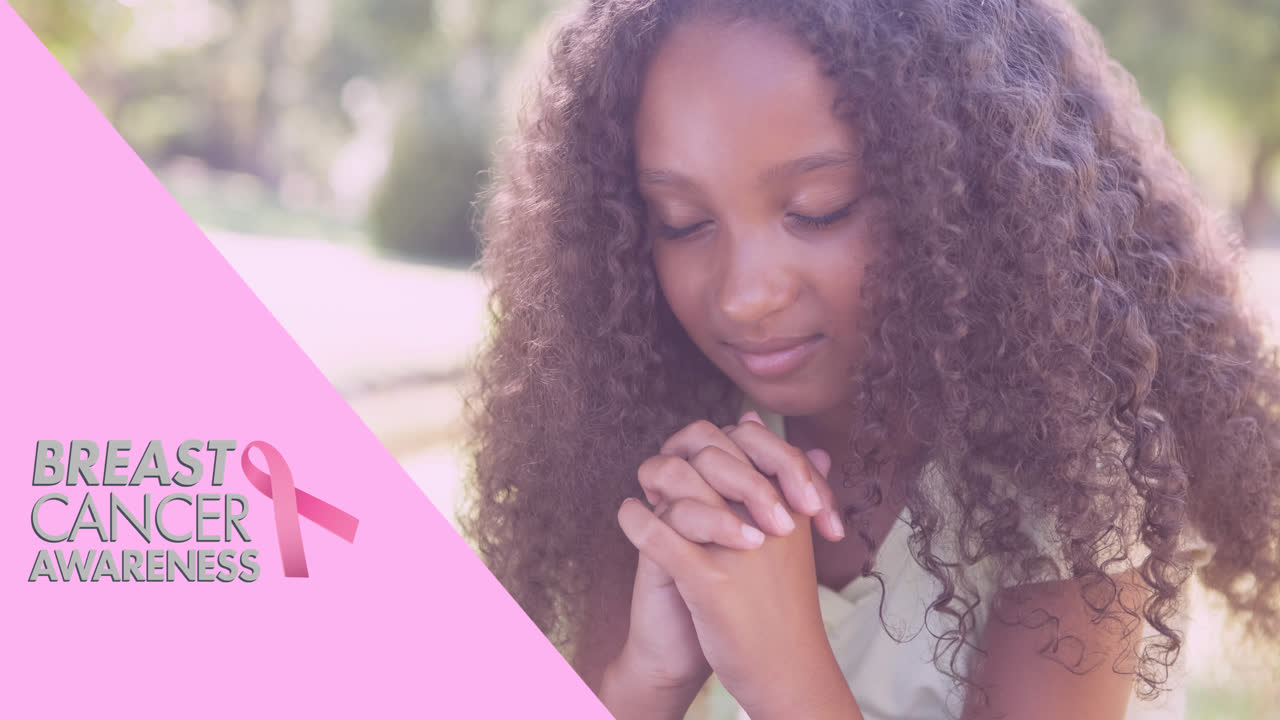 Animação de logotipo de fita rosa com texto "esperança" sobre uma menina orando
