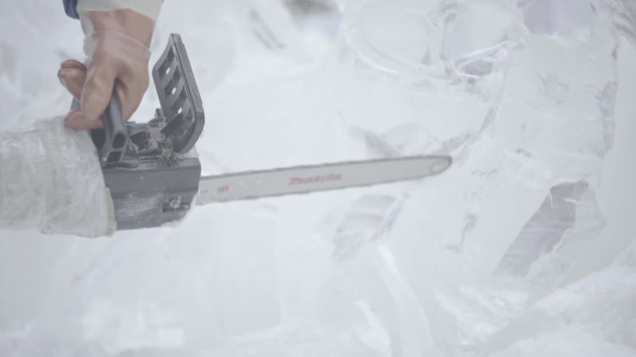 체인으로 얼음 조각