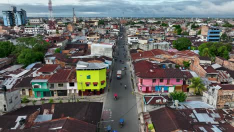 Aerial-Drone-fly-view-of-moto-taxi-tuk-tuk-tuks-and-heavy-traffic-close-to-Belen-market-in-Iquitos,-Peru,-South-America