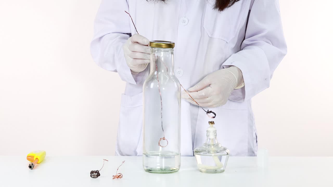 화학적 반불 반응을 보여주는 과학 실험