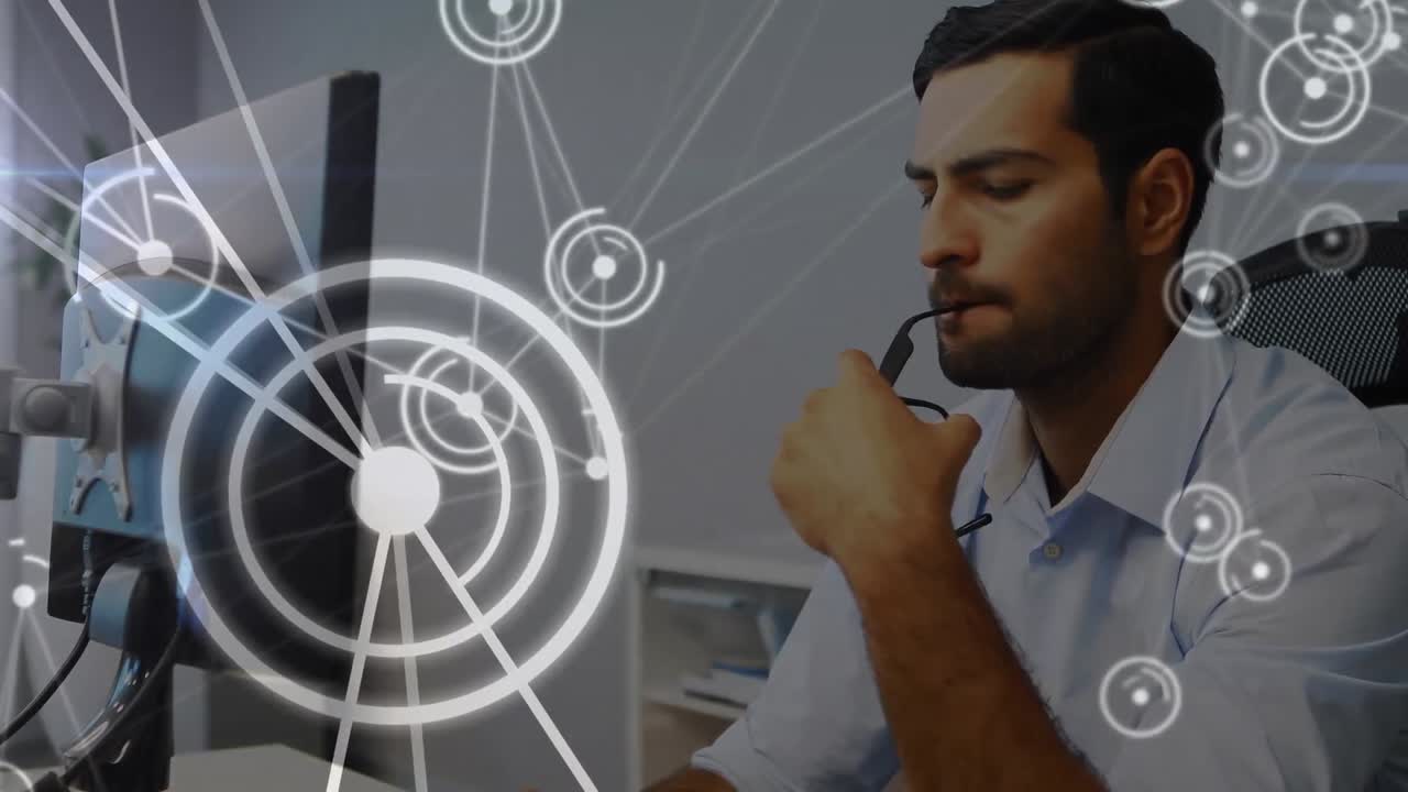 animación de la red de conexiones sobre el hombre caucásico trabajando en la computadora en la oficina