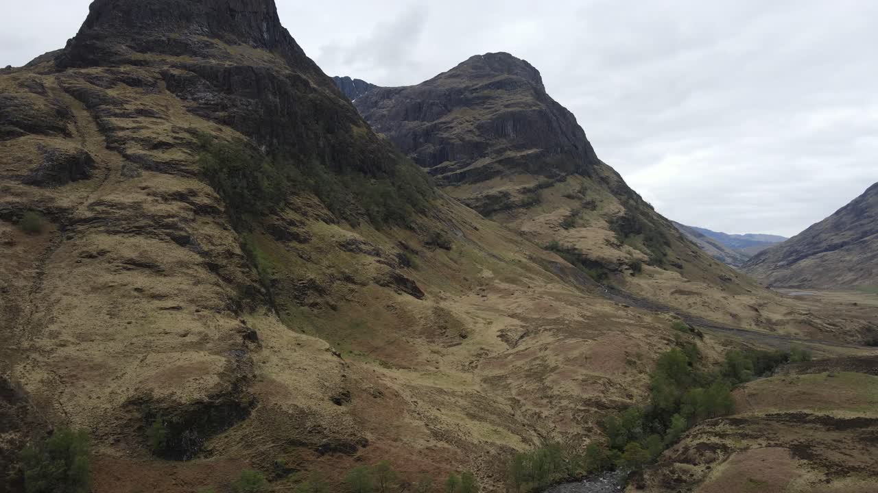 스코틀랜드 의 야외 풍경 을 드론 으로 촬영 한 사진