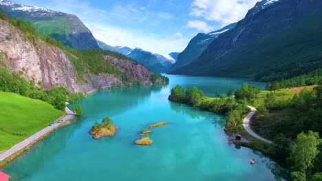 Lago-Lovatnet-Hermosa-Naturaleza-Noruega.