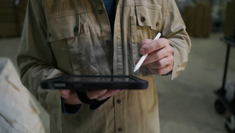 warehouse worker using tablet for inventory