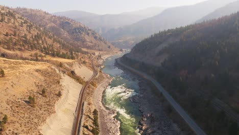 el valle del río thompson en el interior de bc