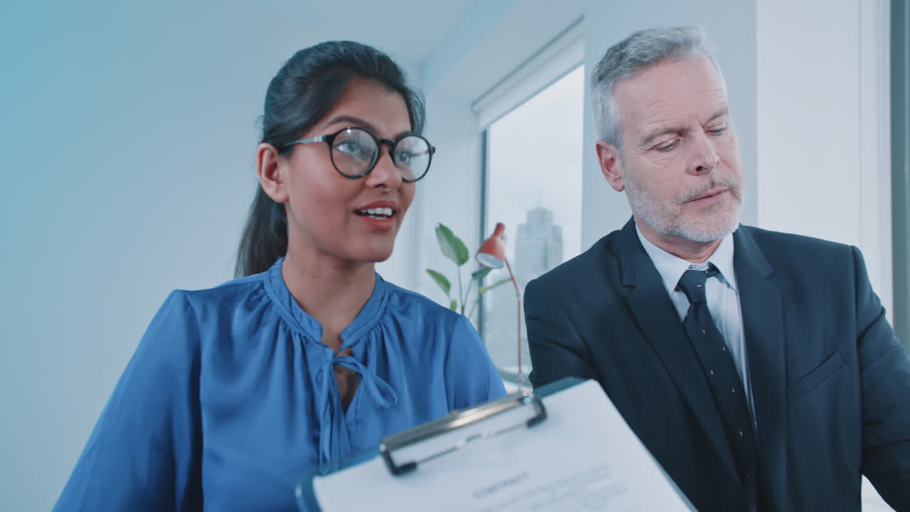 firma de contratos comerciales