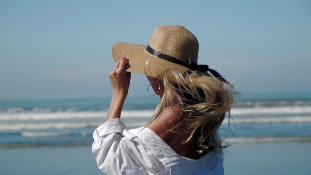 해변에 있는 여자