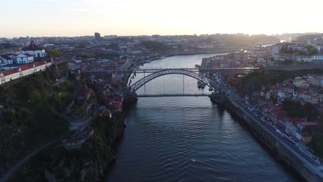 포르투갈 포르투에 있는 dom luiz i 다리, 옛 도시, 그리고 douro 강의 풍경
