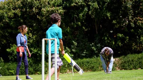 Happy-family-playing-cricket