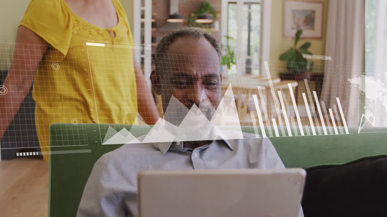 animación de procesamiento de datos estadísticos contra una mujer mayor afroamericana abrazando a su marido