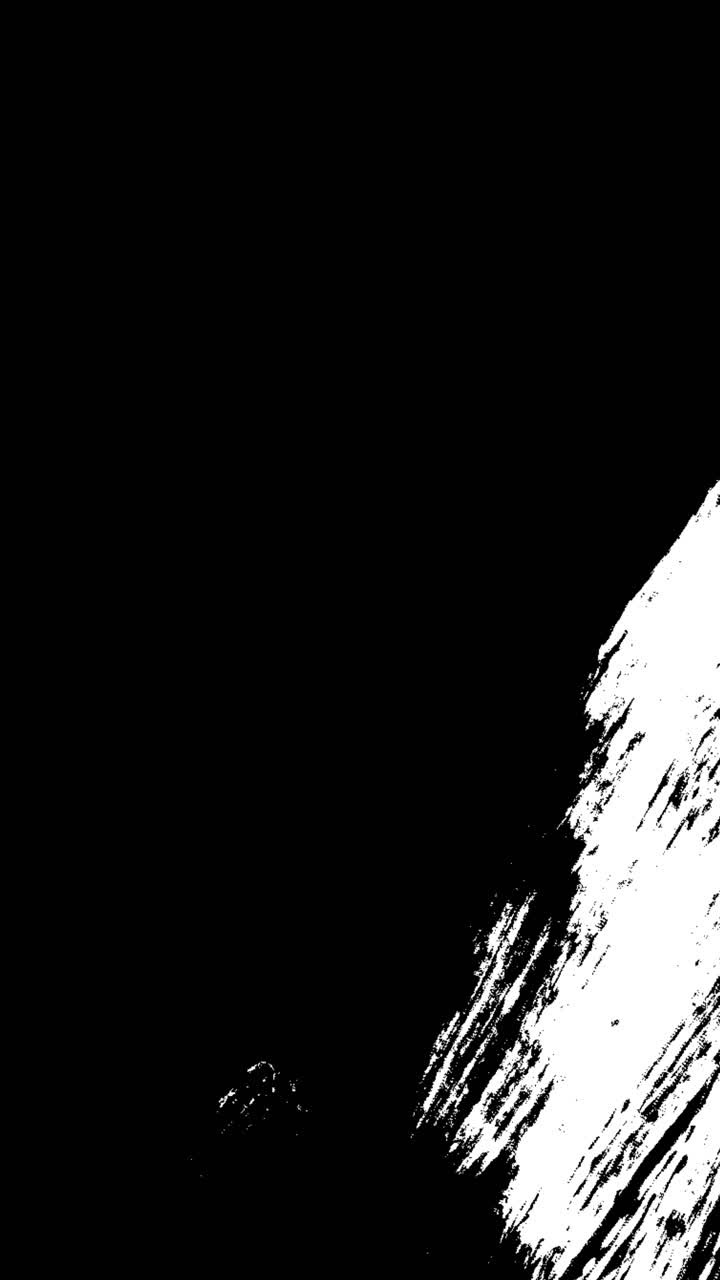 Pennellate bianche dinamiche su sfondo nero