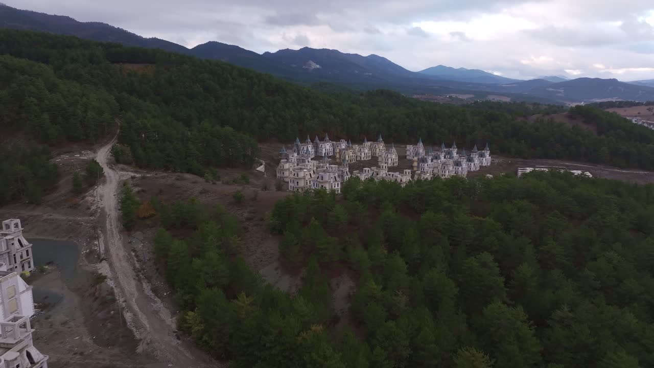 Burj Al Babas, upiorne opuszczone miasto luksusowych domów w Turcji