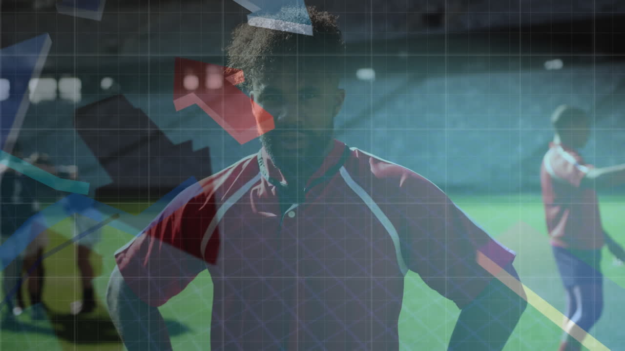 경기장에서 서 있는 남성 럭비 선수를 향해 움직이는 화살