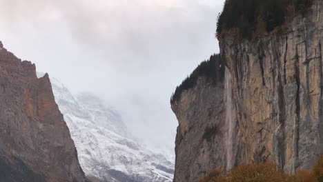 staubbach falls lauterbrunnen switzerland swiss alpine valley village jungfrangu grindelwalk interlaken bernese alps sunset golden hour autumn october colors snow glacier gigantic rock face pan down