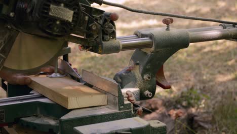 miter saw cross cut