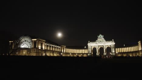 El-Arco-Del-Triunfo-De-Bruselas-En-La-Noche---Jubelpark,-Parc-Du-Cinquantenaire-En-La-Puerta-De-Bruselas-En-Bélgica