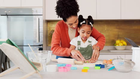 Cookie-cutter,-mother-and-daughter-in-kitchen