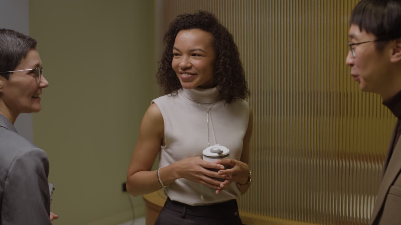 reunión de negocios con un equipo diverso