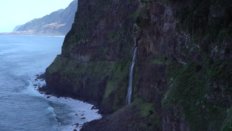 Static-landscape-shot-of-the-waves-crashing-on-a-steep-hill-in-the-North-Coast-in-the-island-of-Madeira-in-Portugal