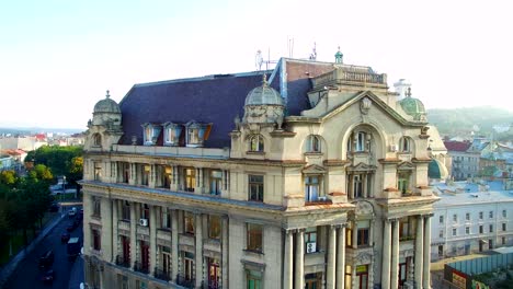 ciudad antigua aérea de lviv, la parte central de la ciudad, la casa de los libros