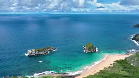 Seascape-volcano-mountains-and-beach-at-archipelago-of-Fernando-de-Noronha-Brazil