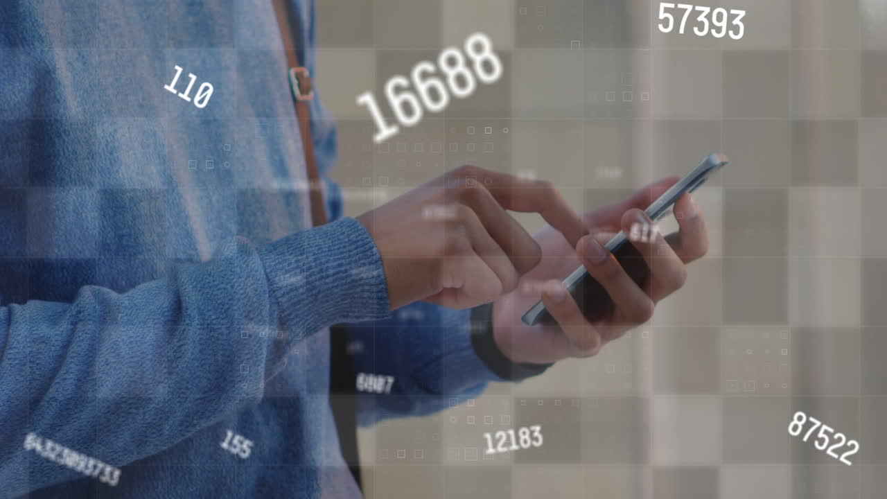 animación del procesamiento de datos financieros sobre un hombre caucásico que usa un teléfono inteligente