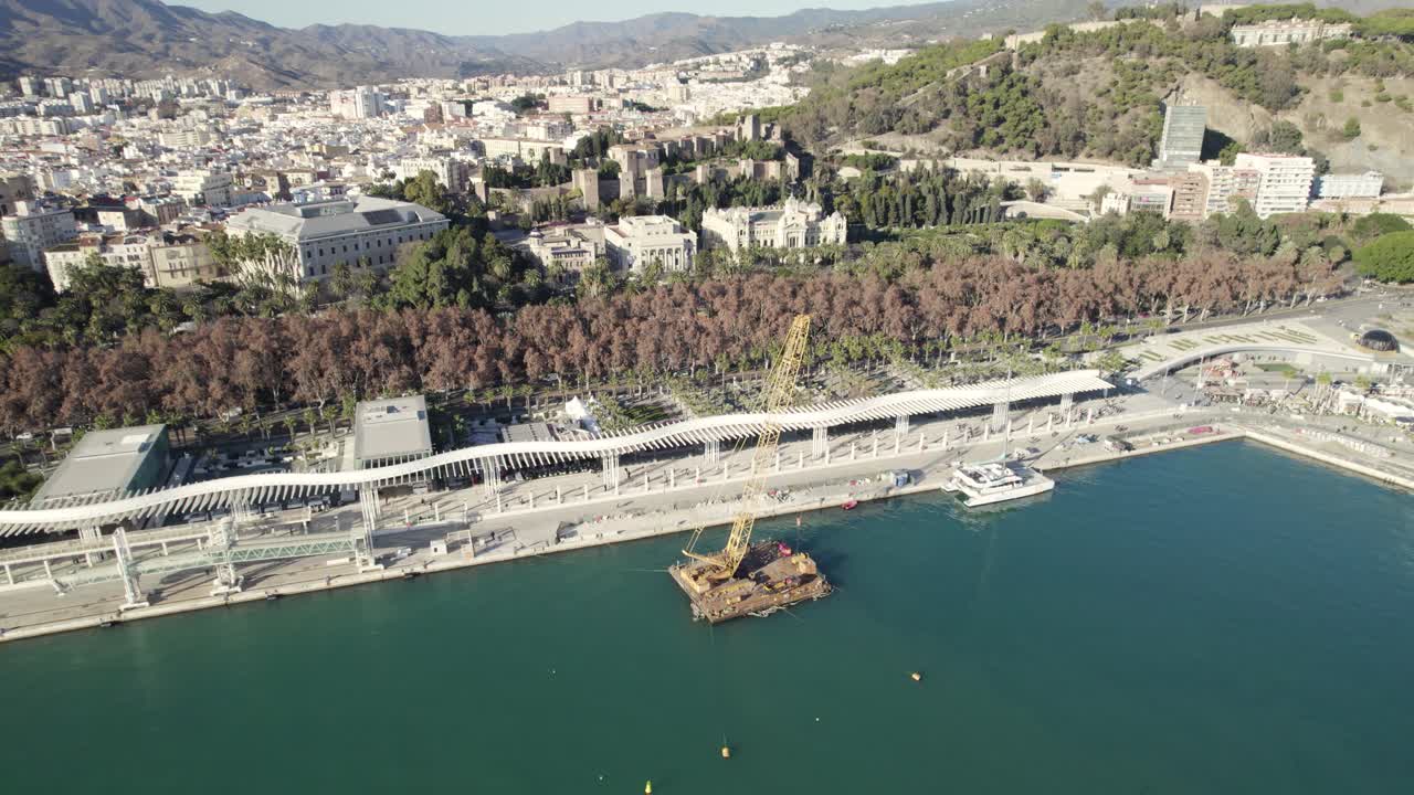 Bellissimo Paseo del Muelle Uno, porto moderno a Malaga, Spagna.