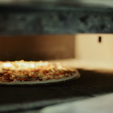 hornear pizza en el horno