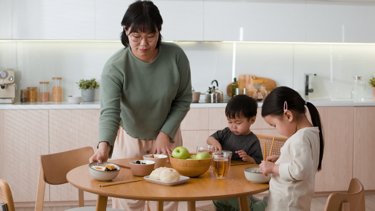 семейное питание на кухне