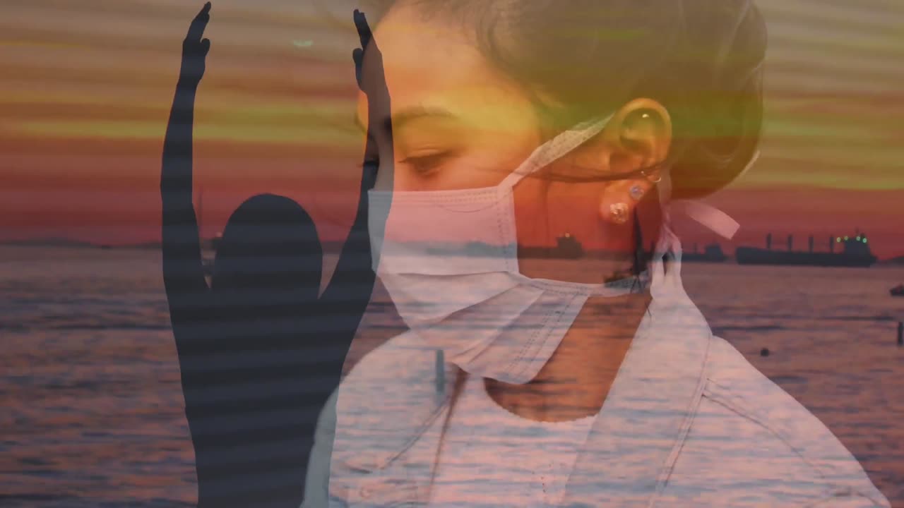 video compuesto digital de una mujer con máscaras faciales contra una mujer realizando yoga durante la puesta del sol