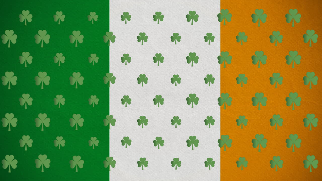 Animazione digitale di molteplici foglie di trifoglio che si muovono contro la bandiera irlandese.