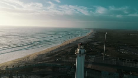 toma aerea del faro de la playa de tijuana en la frontera con san diego