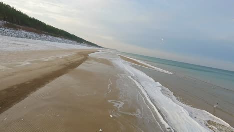 Ostsee-Im-Winter---Fpv-drohnenaufnahme