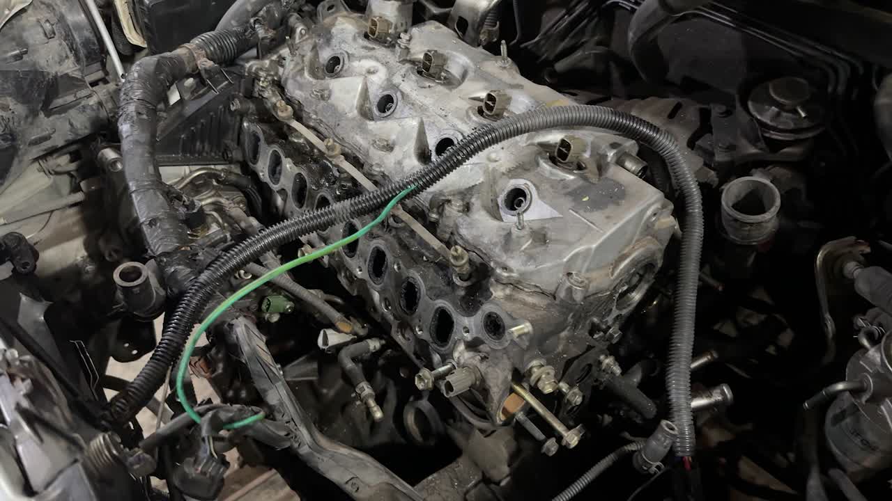 motor desmontado de un camión 4x4